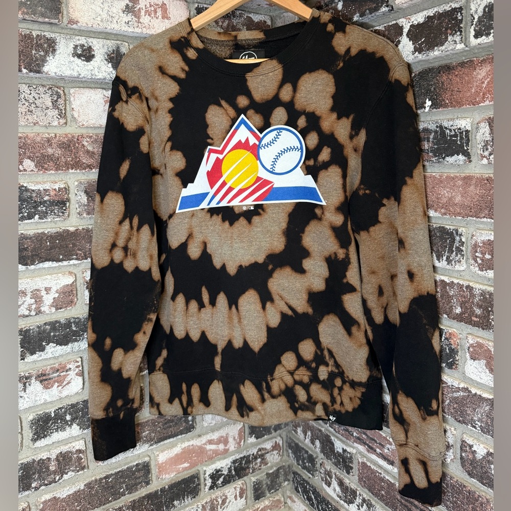 ‘47 Colorado Rockies Baseball Bleach Spiral Tie-Dye Graphic Crewneck Sweater